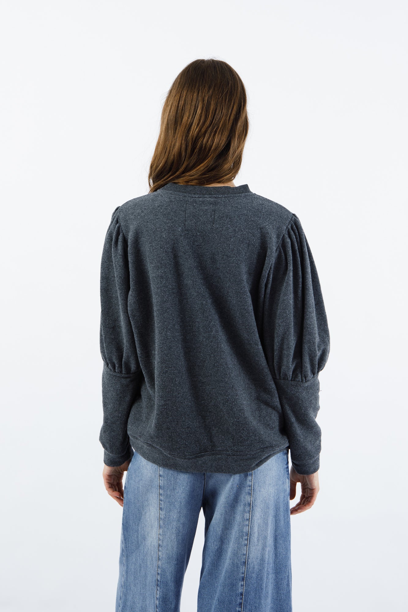 BUZO EMBROIDERED CHARM