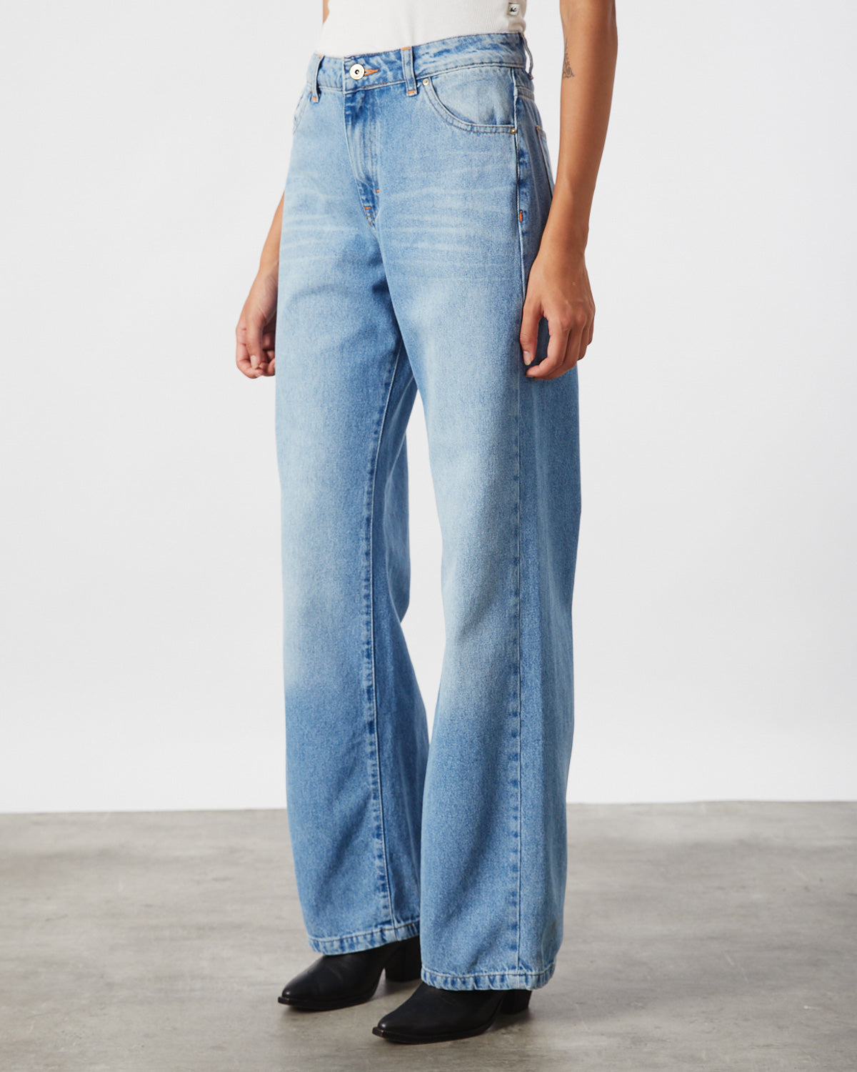 JEAN ZOANNE USED MID LIGHT BLUE TINA